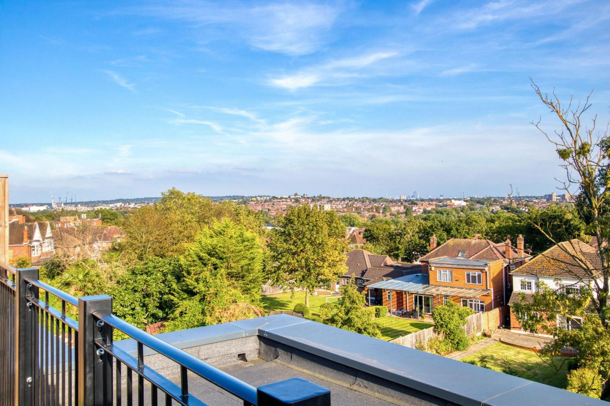 Modern Penthouse In Wembley Apartment London Exterior photo